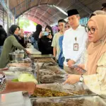 Sekretaris Daerah Kota Palu, Irmayanti Pettalolo membuka Pasar Ramadhan 1446 Hijriah tahun 2025 di Lapangan KONI Kota Palu, Sabtu (1/3/2025). (Prokopim Setda Kota Palu/Imron)