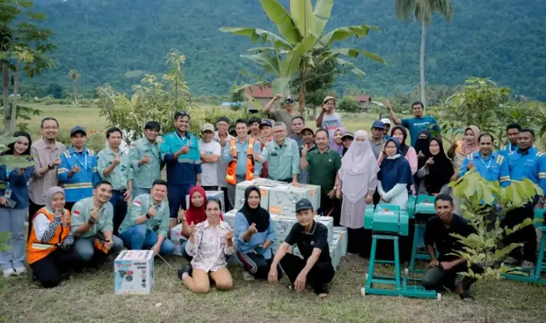Para penerima bantuan sapras pertanian organik dari PT Vale IGP Morowali, Selasa (17/6/2025). (Foto: PT. Vale Indonesia)