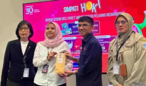 Penyerahan hadiah pemenang paket liburan seru ke destinasi pilihan yang diundi 30 Juni 2025 lalu. (@Telkomsel)
