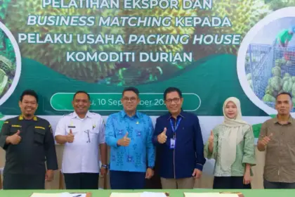 Foto bersama pada pelatihan ekspor durian di Palu, Rabu (9/9/2025). (©OJK Sutleng)