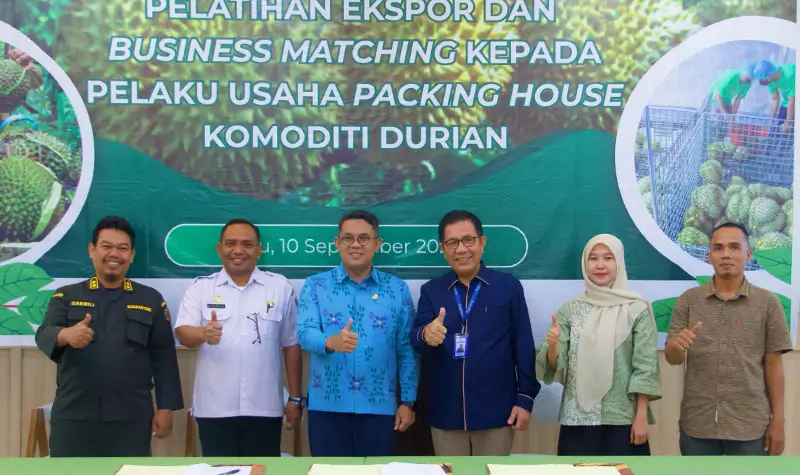 Foto bersama pada pelatihan ekspor durian di Palu, Rabu (9/9/2025). (©OJK Sutleng)
