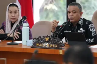 Wali Kota Palu Hadianto Rasyid dan Wawali Imelda pada dialog bersama mahasiswa dan perwakilan masyarakat di Ruang Bantaya Kota Palu, Kamis (4/9/2025). (©Prokpoim Setda Kota Palu/Jufri)