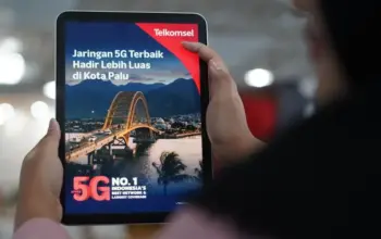 Ilustrasi pelanggan menunjukkan jaringan 5G Telkomsel yang kini bisa diakses di Palu. (©Telkomsel)